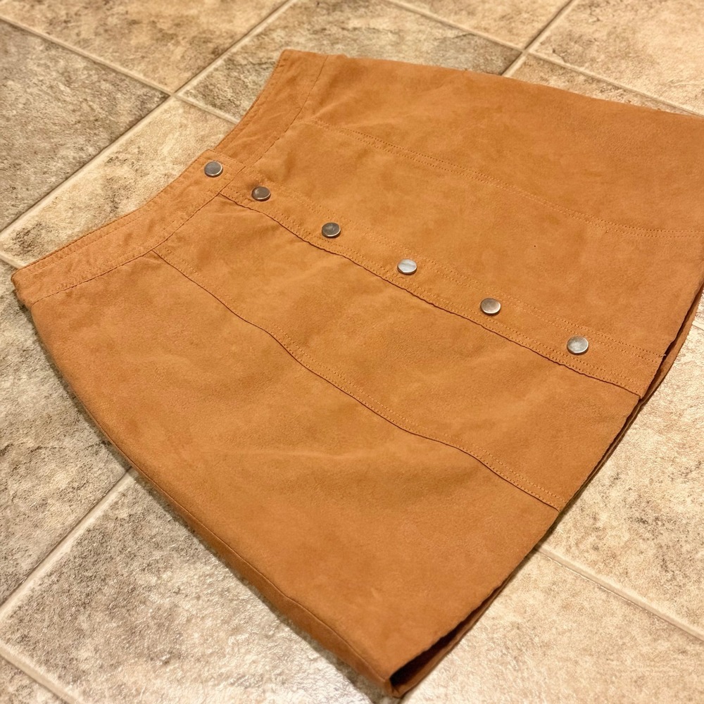 H&M Divided Tan Faux Suede Button Front Mini Skirt Size 6 Camel A-Line Boho 70s